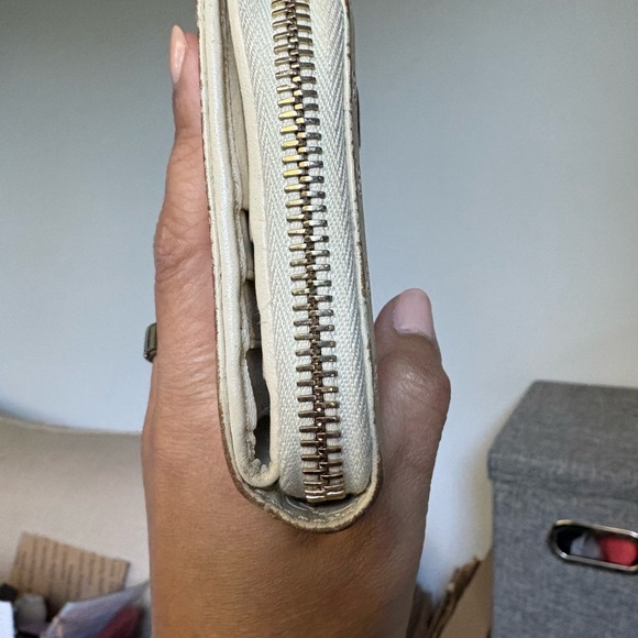 Gucci Cream Guccisima Leather Wallet - Picture 2 of 7